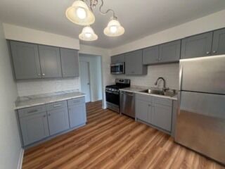 Property Photo: 401 S Grove Avenue 3A IL 60302