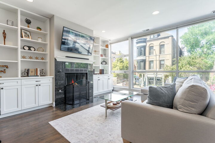 Property Photo: 2119 N Damen Avenue 2 IL 60647
