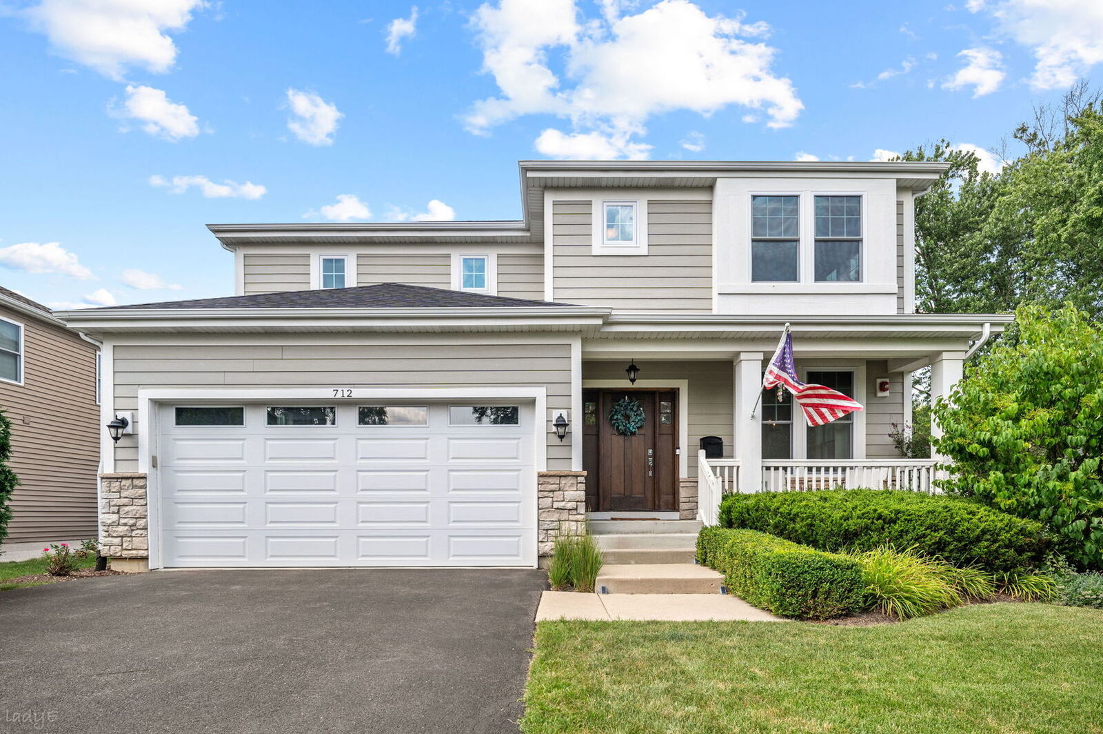 Property Photo:  712 E Rockland Road  IL 60048 