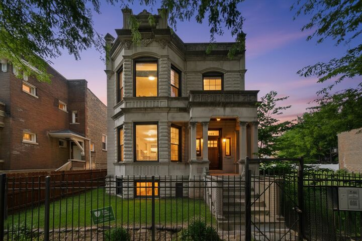 Property Photo:  3825 W Adams Street  IL 60624 