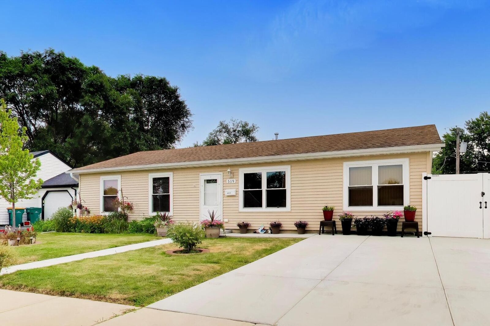 Property Photo: 519 Kenyon Avenue IL 60446