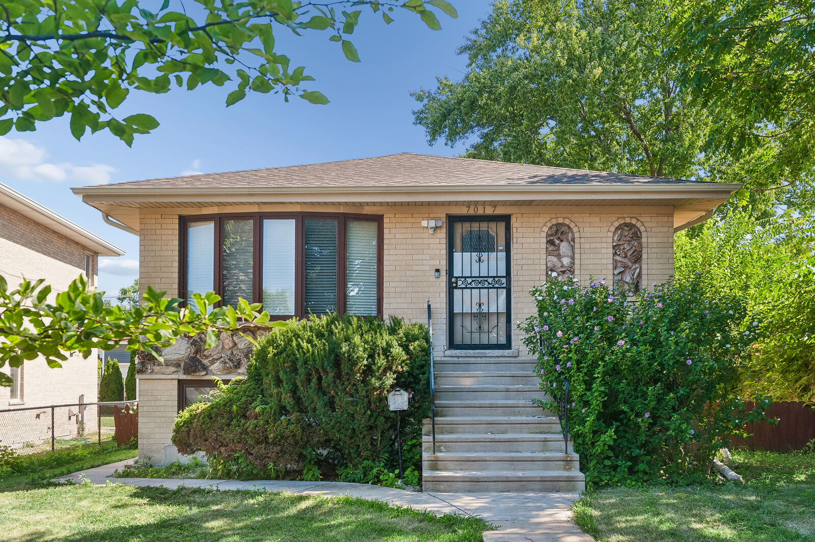 Property Photo:  7017 W Jarvis Avenue  IL 60714 