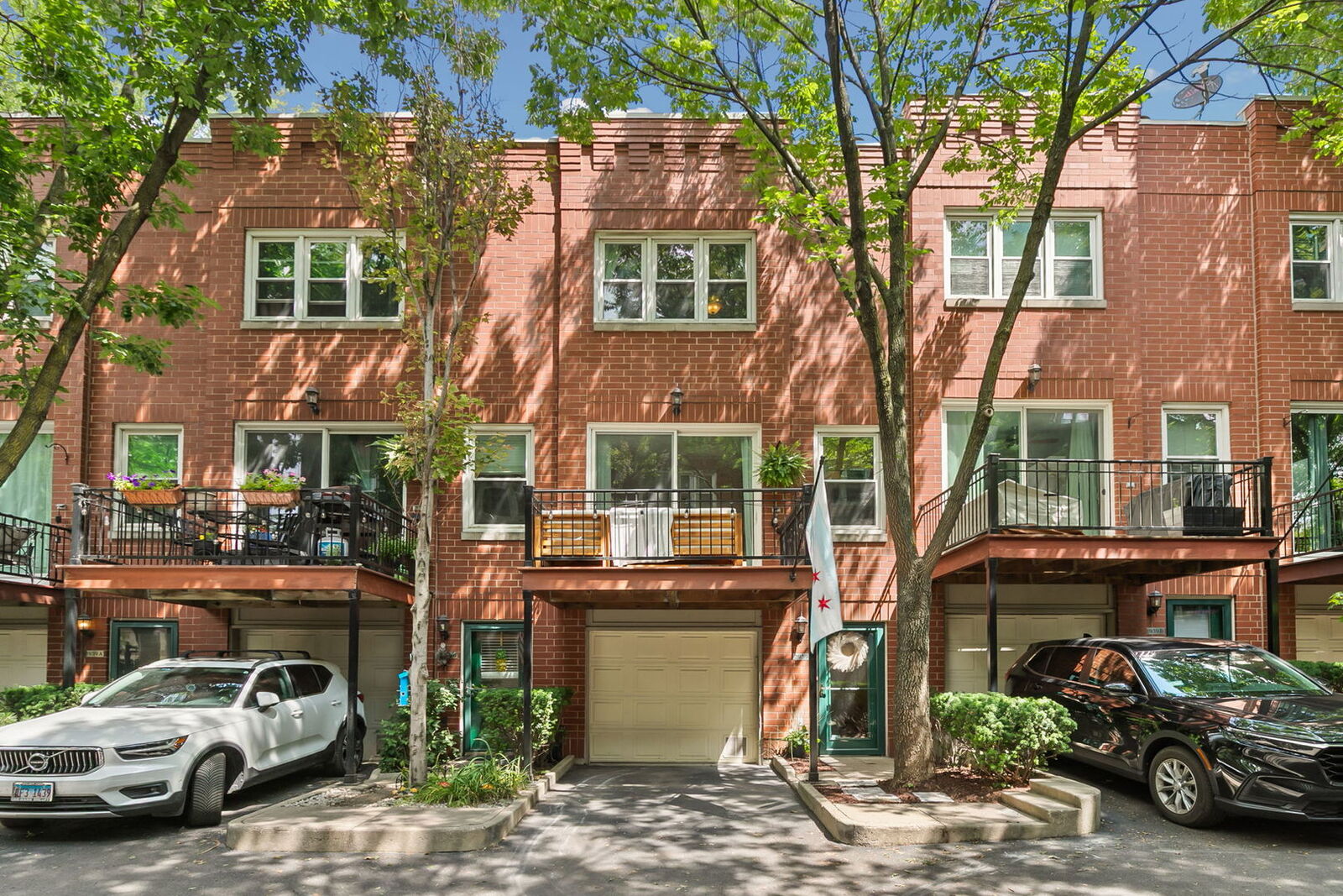 Property Photo:  2939 N Honore Street C  IL 60657 