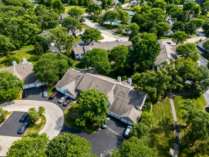 Property Photo: 585 Edinburgh Lane B IL 60070