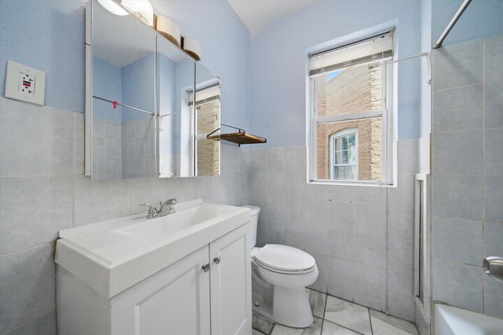 Property Photo: 4918 N Monticello Avenue IL 60625
