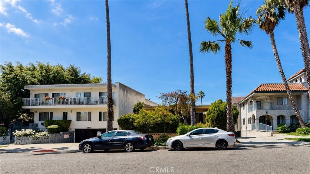 Property Photo:  1029 N Orange Grove  CA 90046 