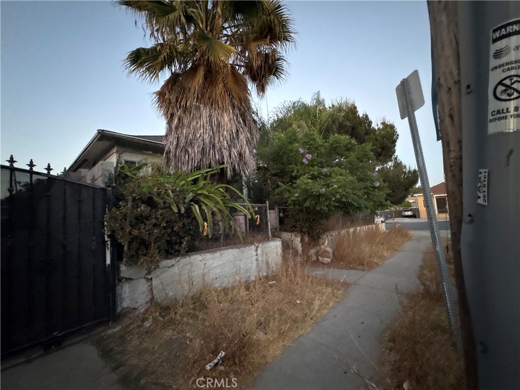 Property Photo: 2545 Folsom Street CA 90033