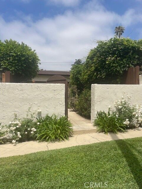 Property Photo:  2025 Lovila Lane  CA 91001 