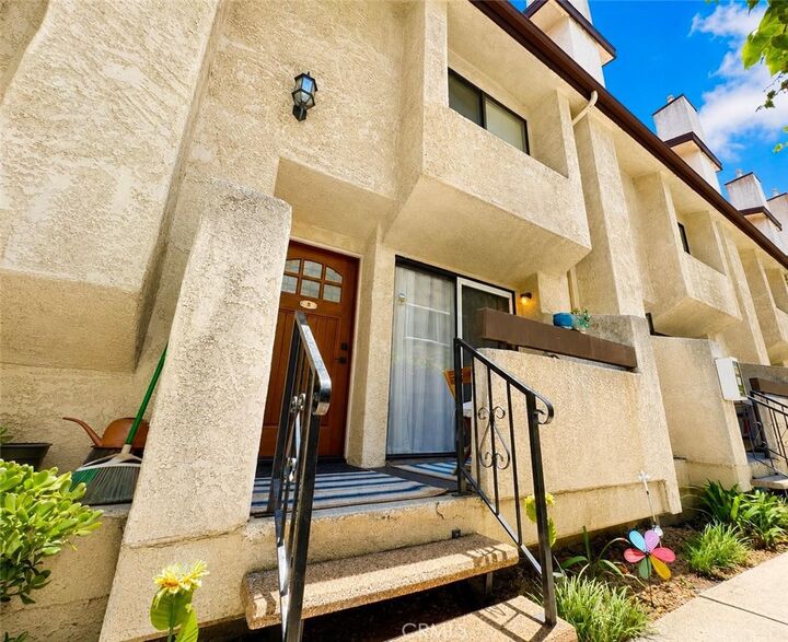 Property Photo:  543 W Stocker Street 5  CA 91202 