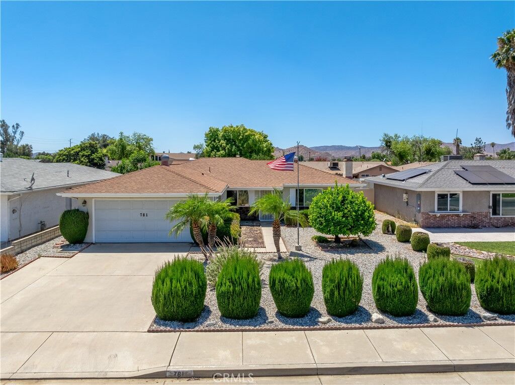 Property Photo:  781 Somerset Court  CA 92545 