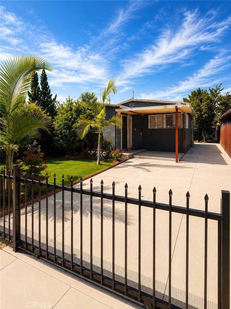 Property Photo:  937 E 103rd  CA 90002 