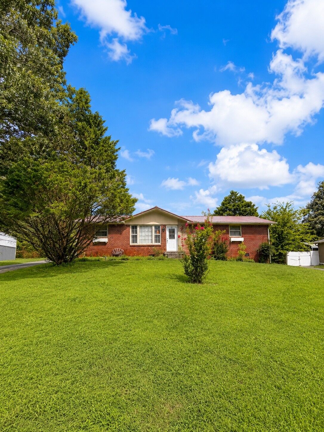 Property Photo: 204 Lakeshore Dr TN 37110