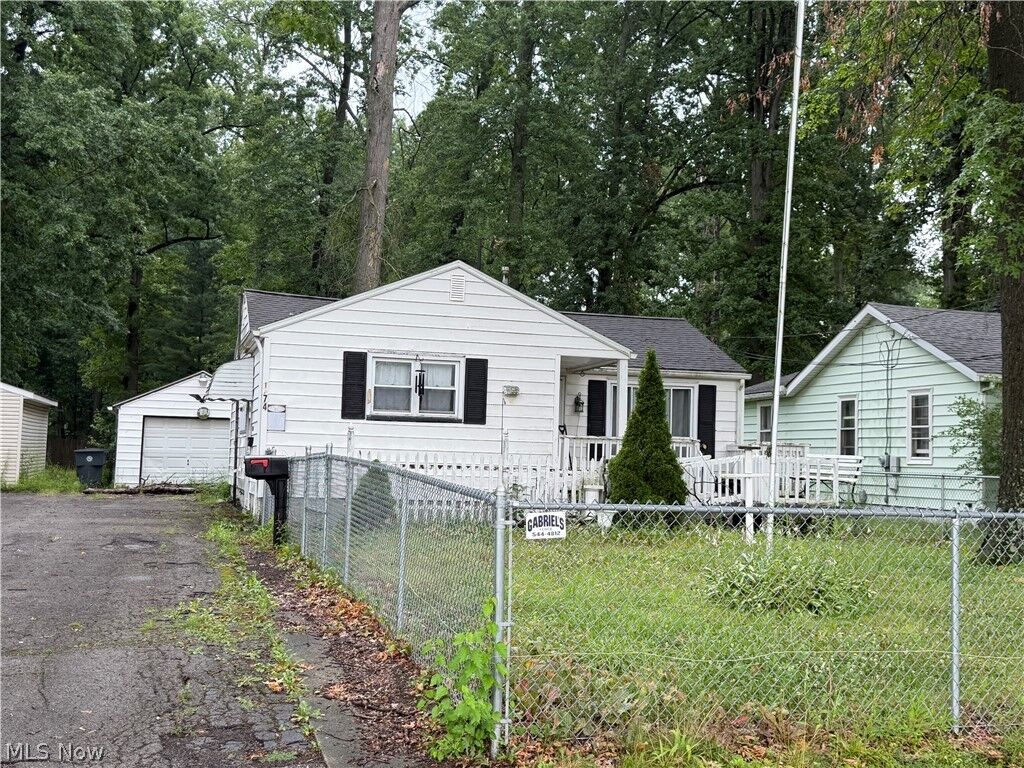 Property Photo: 1774 Norwood Street NW OH 44485