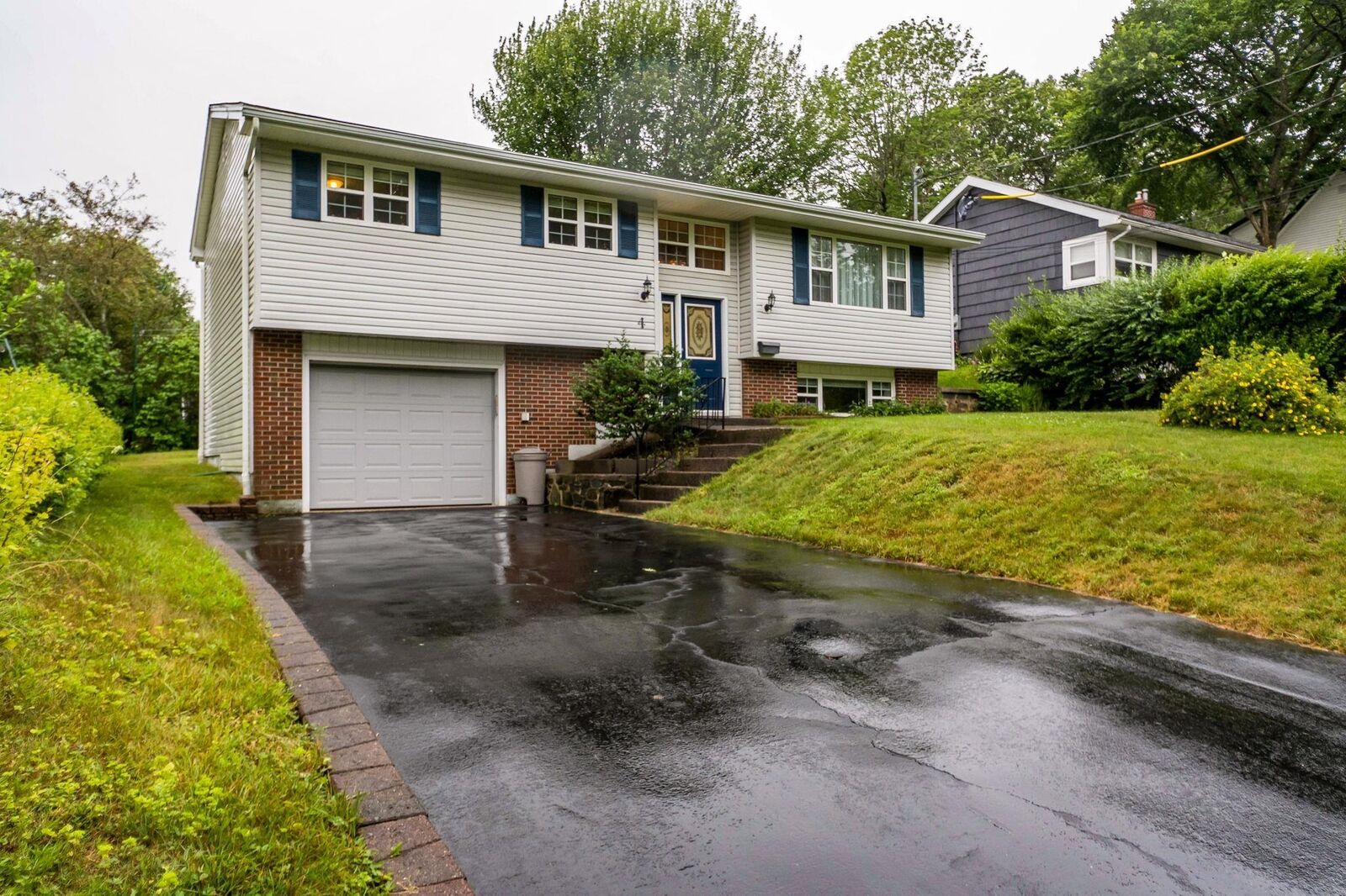 Property Photo:  4 Meadowview Drive  NS B4A 2C3 