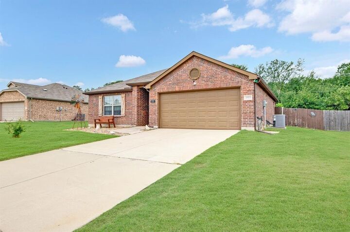 Property Photo:  408 Highmeadow Drive  TX 76227 