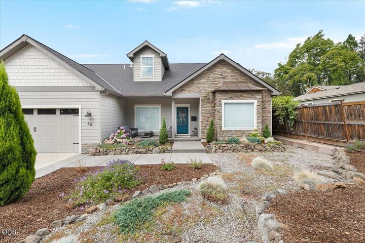 Property Photo:  48 Black Oak Drive  OR 97504 
