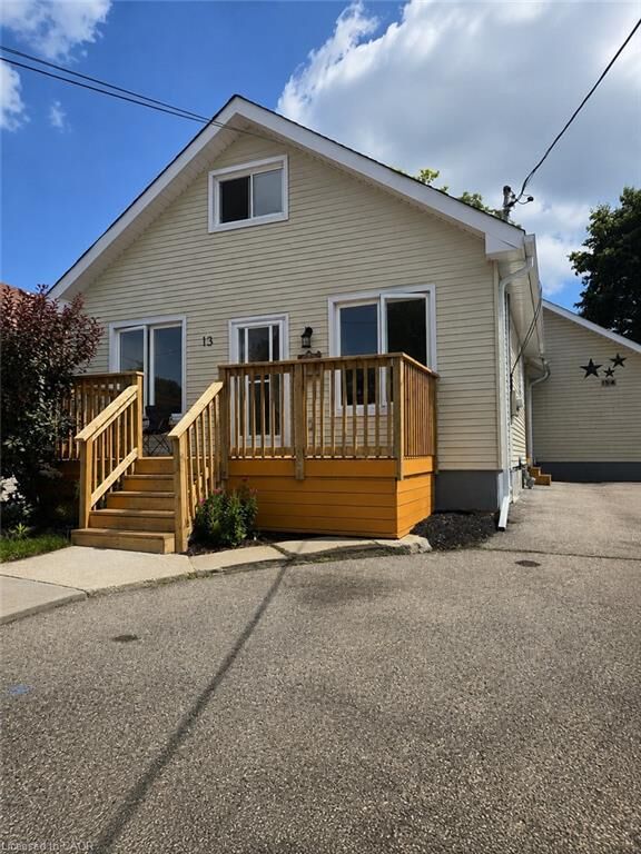 Property Photo:  13 Stanley Street  ON N1S 2A5 