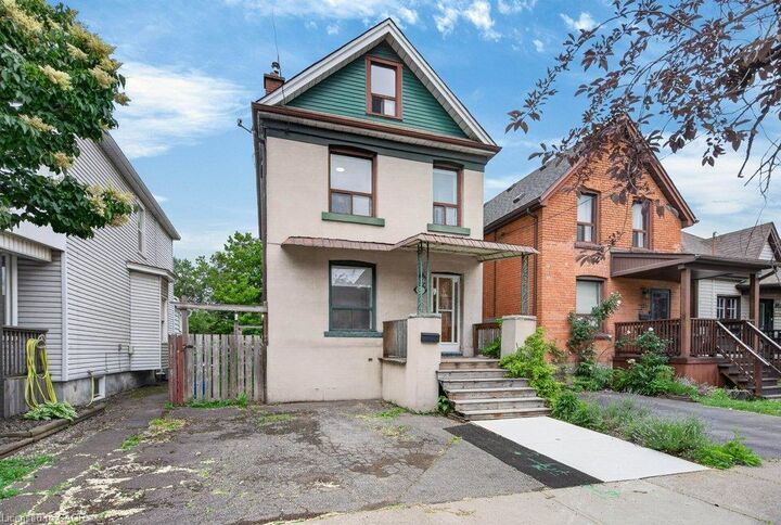 Property Photo: 21 East Bend Avenue N ON L8L 7E1