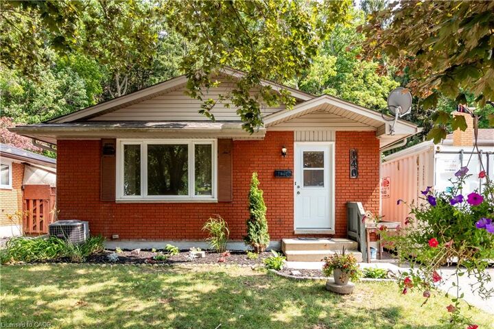 140 Arrowhead Crescent — photo 1