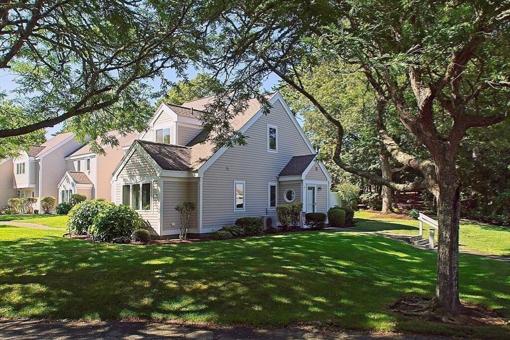 Property Photo:  11 Howland Circle 11  MA 02631 