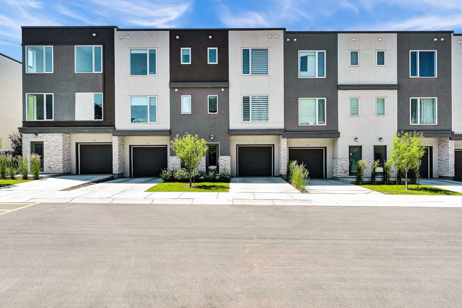 Property Photo: 426 Shawnee Square SW AB T2Y 0W4