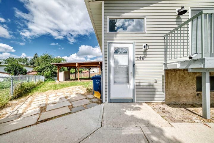 Property Photo:  148 Fonda Drive SE  AB T2A 6E6 