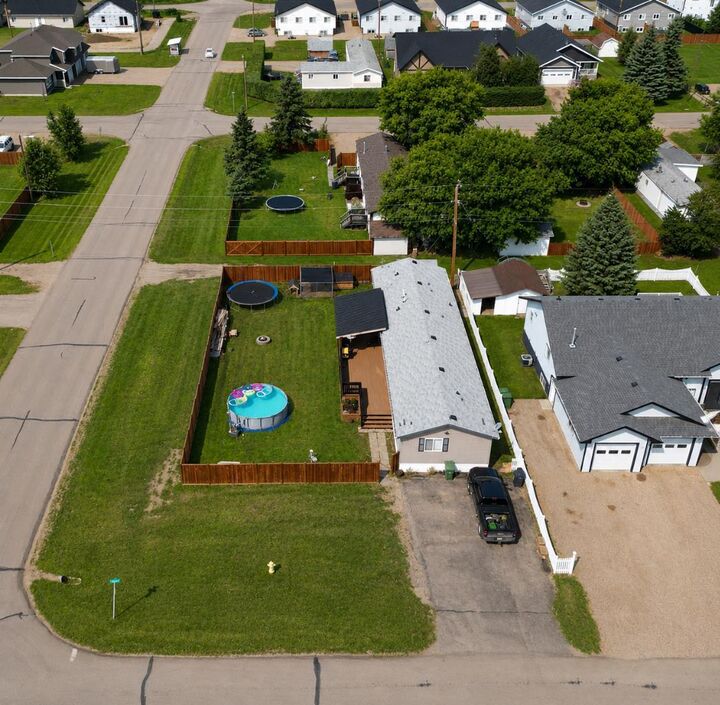 Property Photo:  10226 103 Ave  AB T0H 2H0 