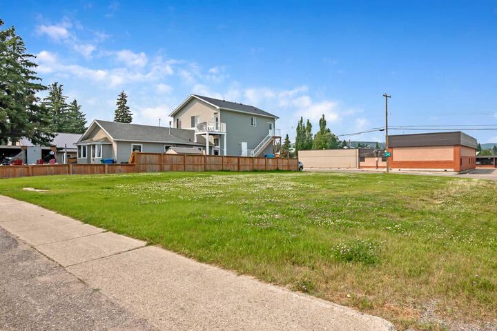 Property Photo:  410 Main Street NW  AB T0L 2A0 
