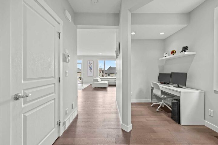Property Photo:  238 Nolancrest Heights NW  AB T3R 0V8 