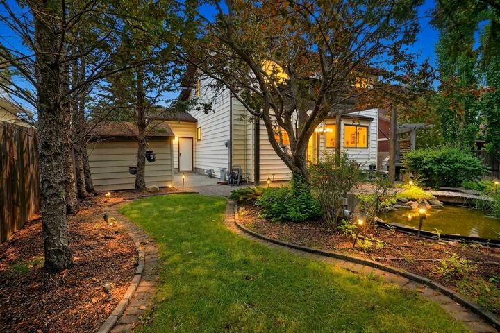 Property Photo:  80 Hawkhill Way NW  AB T3G 2V2 