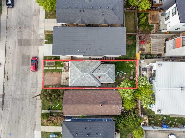 Property Photo: 2520 16B Street SW AB T2T 4L9