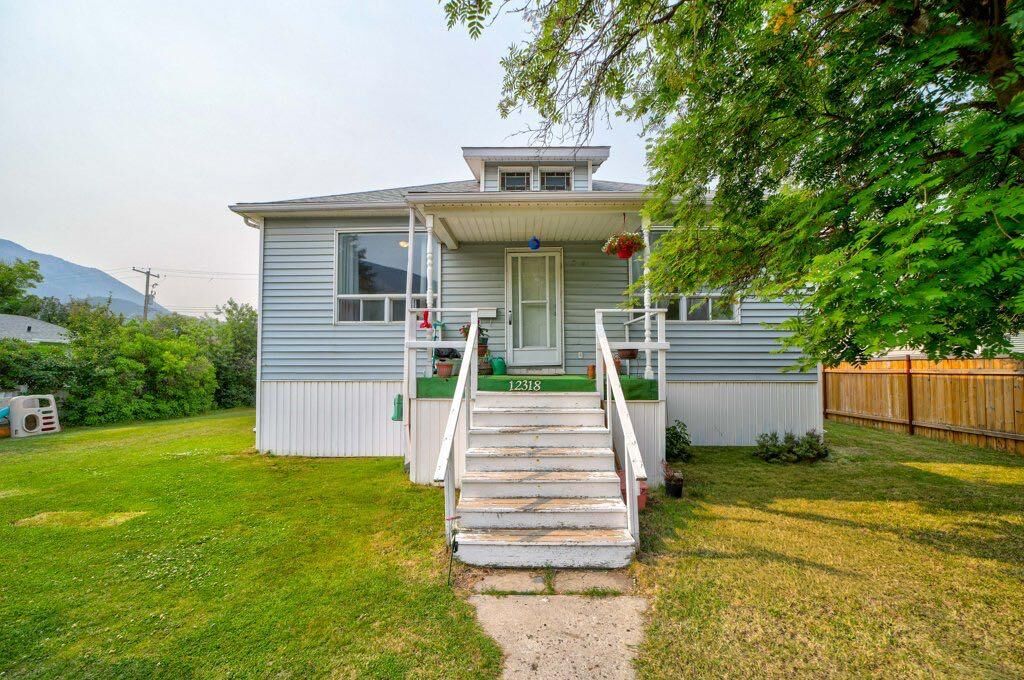 Property Photo: 12316 21 Avenue AB T0K 0E0
