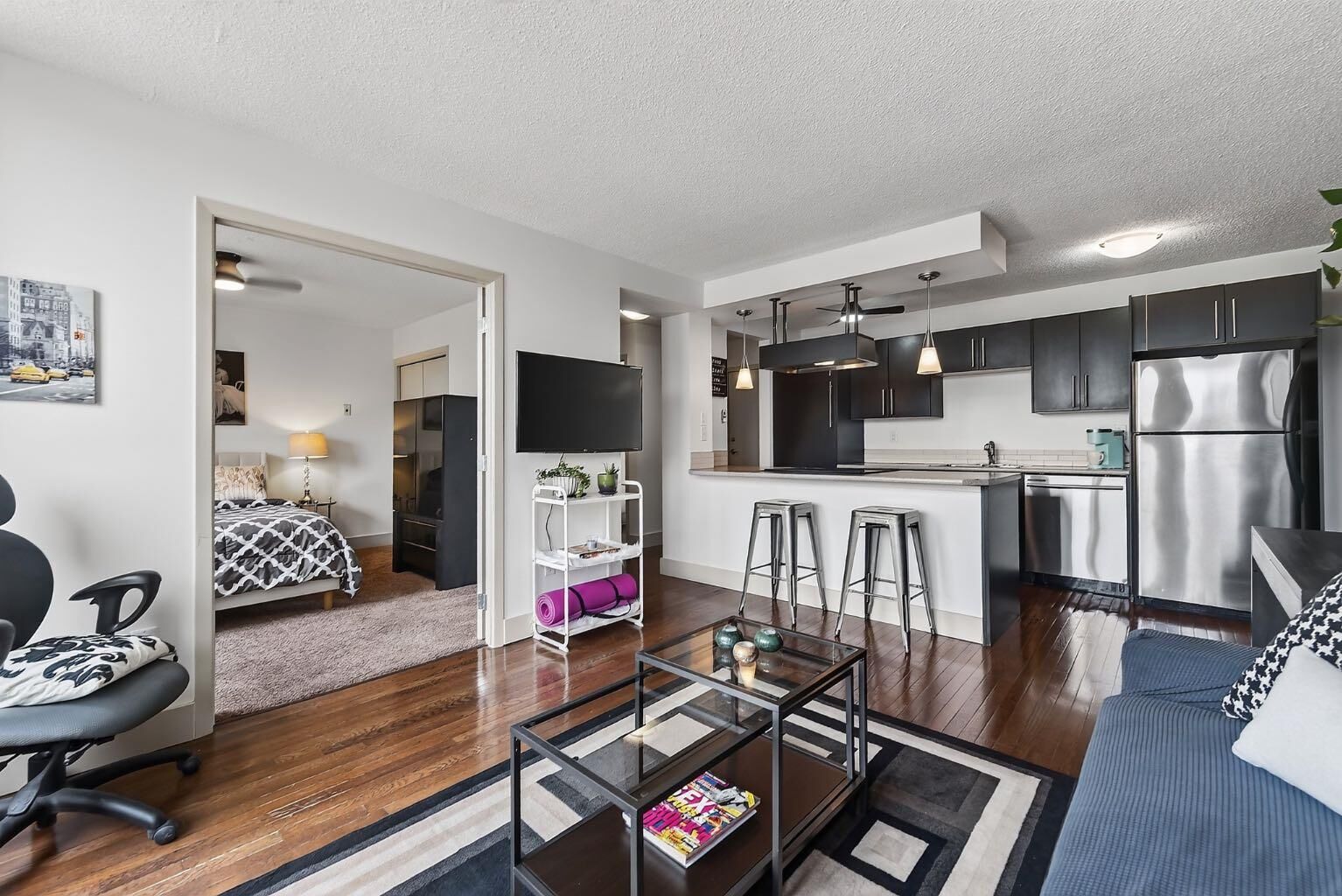 Property Photo: 505 19 Avenue SW 606 AB T2S 0E4
