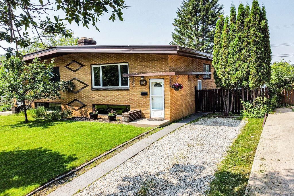 Property Photo:  Mount Pleasant Drive 88  AB T4V 2M6 