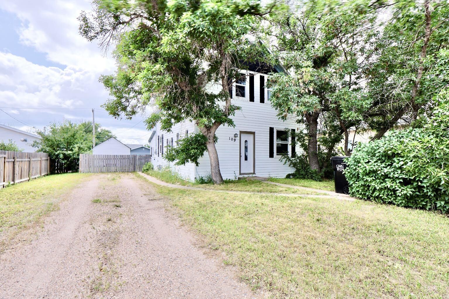 Property Photo: 109 3 Avenue E AB T0J 2J0