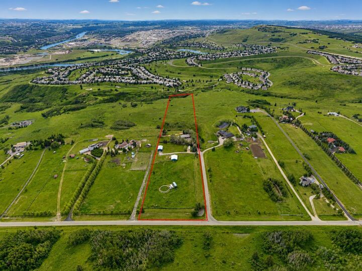 Property Photo: 260097 Mountain Ridge Place AB T4C 2Y1