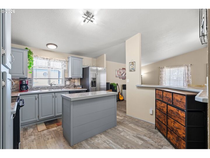 Property Photo: 326 SE Anderson Rd OR 97818