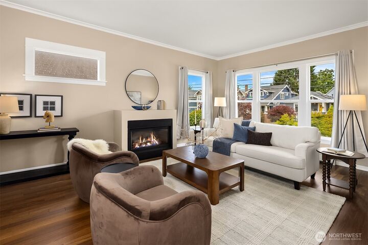 Property Photo: 127 NE 56th Street WA 98105