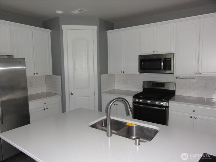 Property Photo: 5107 Kenrick Street SE WA 98503