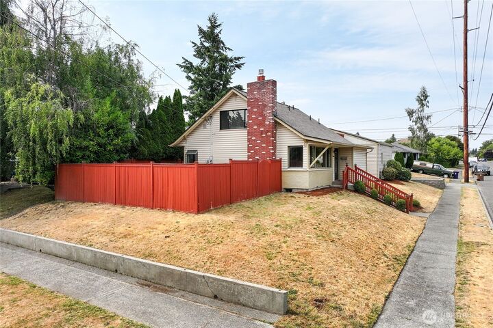 Property Photo:  702 N Mullen Street  WA 98406 