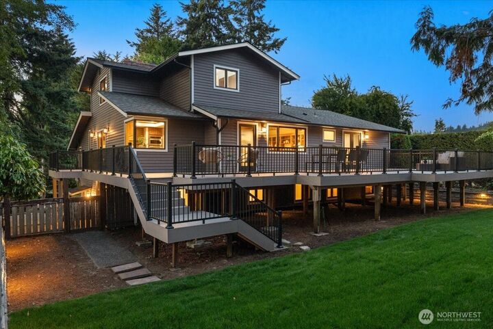Property Photo:  807  7th Avenue N  WA 98020 