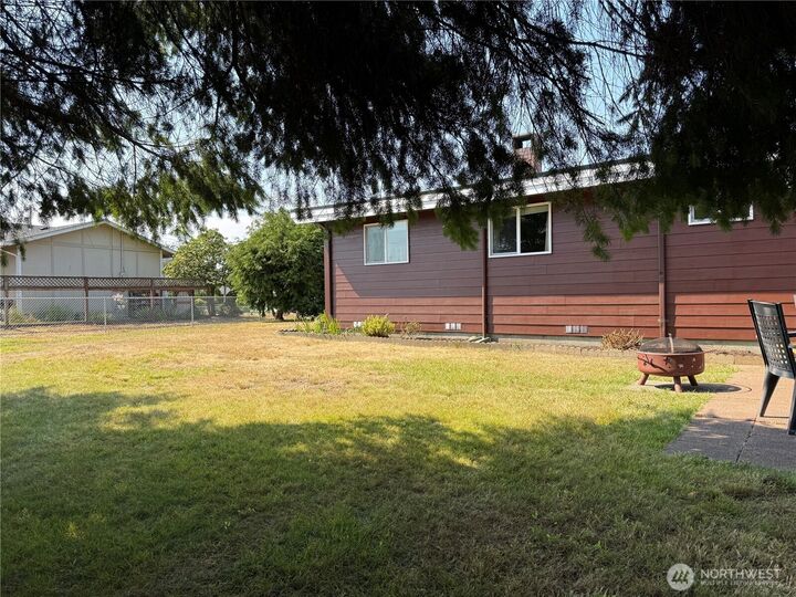 Property Photo:  201 W Seattle Avenue  WA 98595 