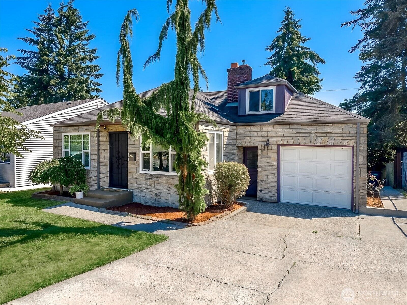 Property Photo:  4711  Colby Avenue  WA 98203 