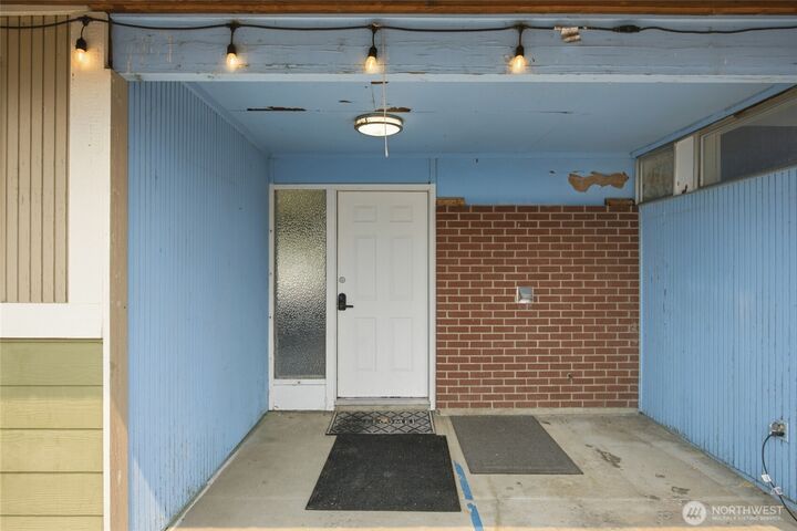 Property Photo: 410 Loring Drive WA 98837