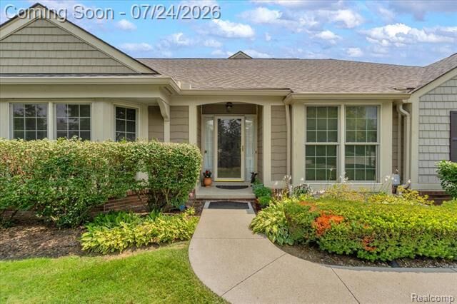 Property Photo:  877 Tartan Trail  MI 48304 