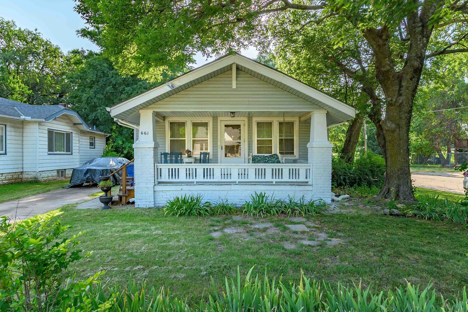Property Photo: 661 N Estelle Ave KS 67214-4636