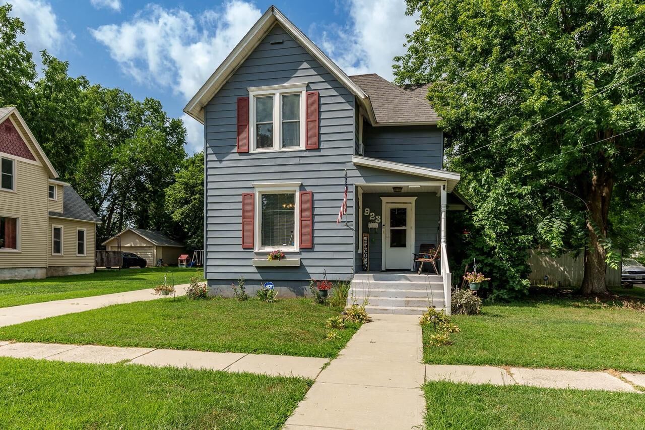 Property Photo:  923 Highland Avenue  WI 53511 