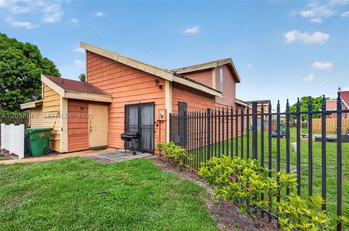 Property Photo: 2422 NW 55th Ter FL 33313