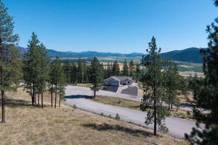 Property Photo: 711 Palmer Ln WA 99109