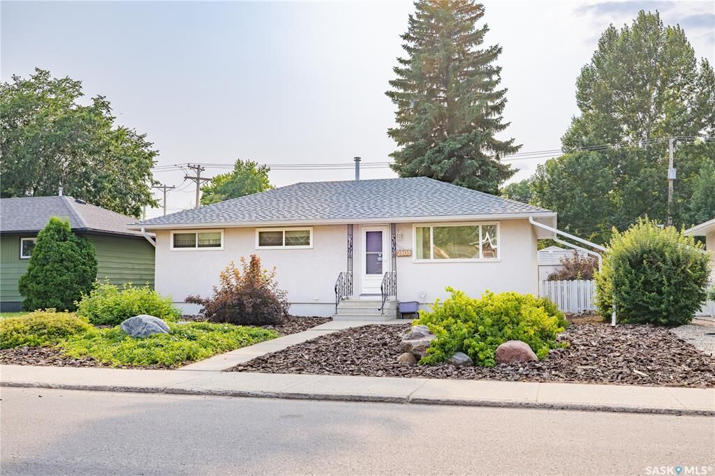 Property Photo: 2808 Clarence Avenue S SK S7J 1M8